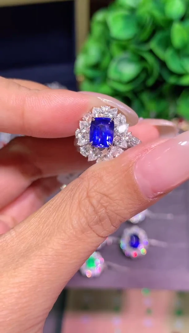 戒指蓝宝石18K金镶嵌2.04ct