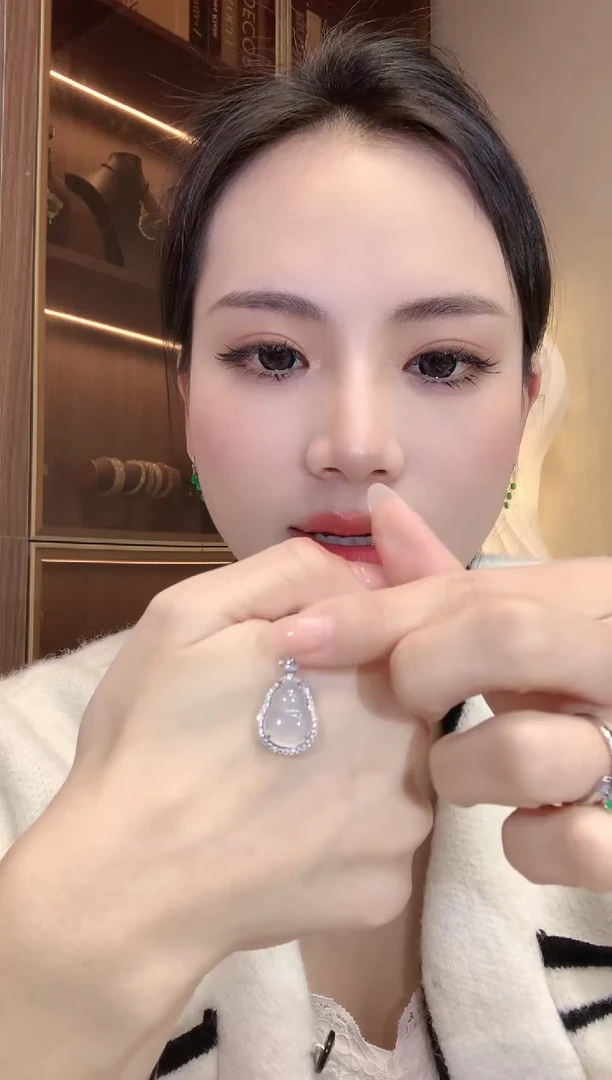 【闪购商品】翡翠吊坠(不含链)18K金镶嵌D1