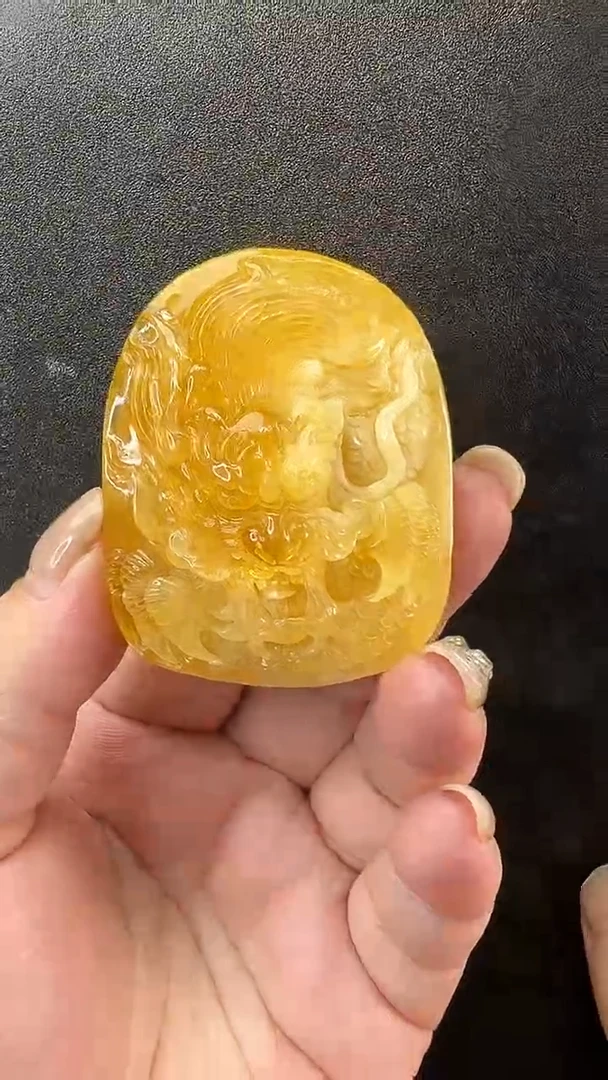 未镶嵌颈饰琥珀吊坠