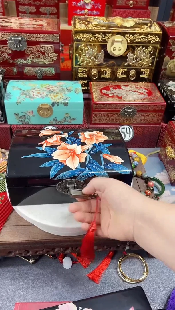 23厘米双层元宝款传统彩绘百合花漆器首饰盒