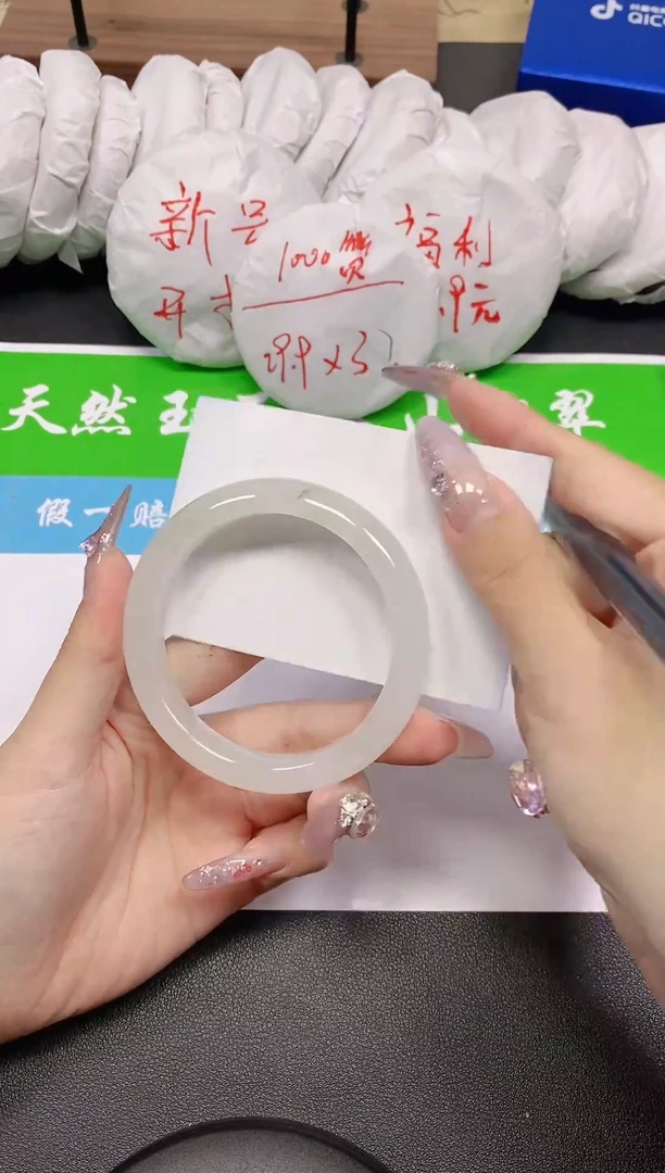 未镶嵌手镯石英质玉102