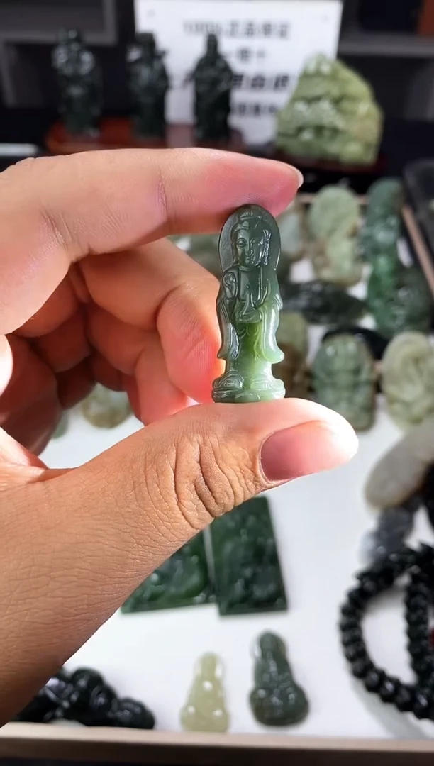 颈饰未镶嵌和田玉1