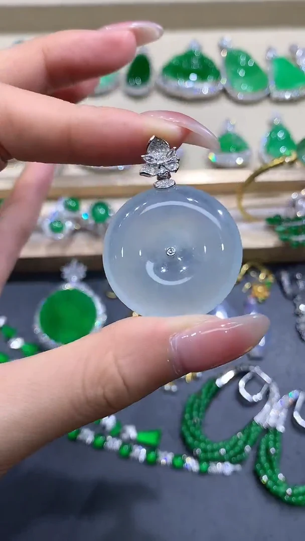 【闪购商品】翡翠吊坠(不含链)18K金镶嵌20团购