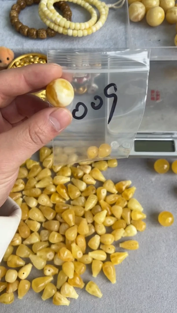 【闪购商品】蜜蜡裸石未镶嵌qqqqqqqqqq009