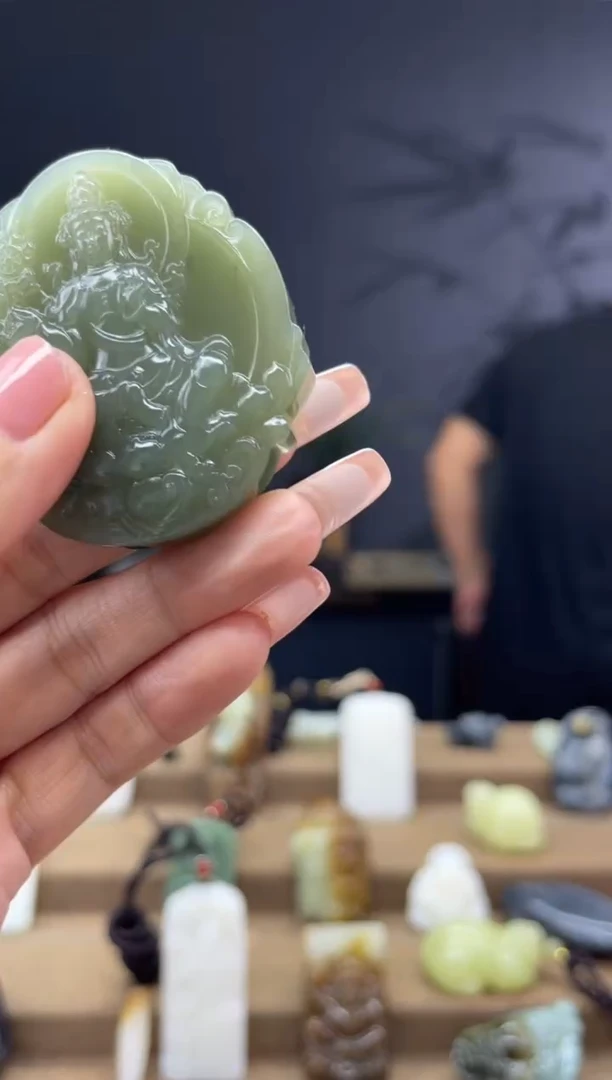 颈饰未镶嵌和田玉1