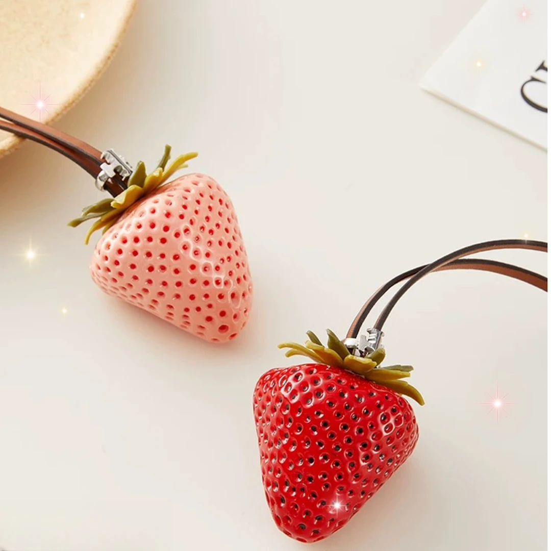 【草莓挂件】新款树脂立体草莓挂件可爱包包配饰高级感摆件