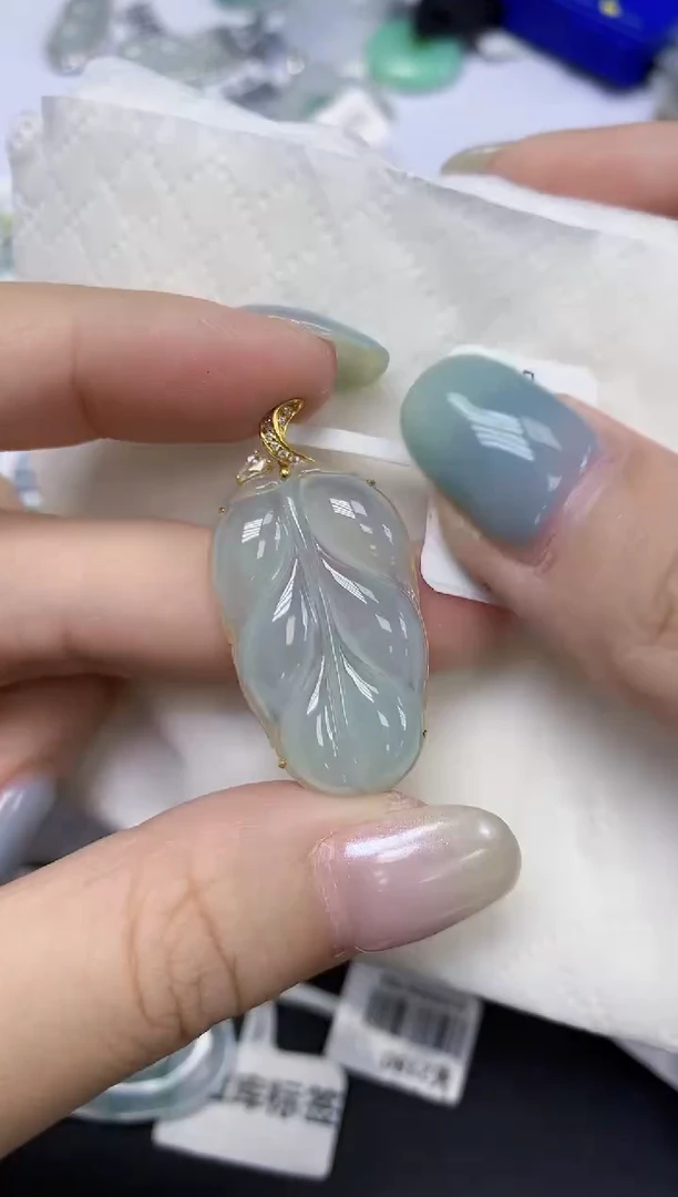 翡翠18K金镶嵌颈饰天然缅甸翡翠A货