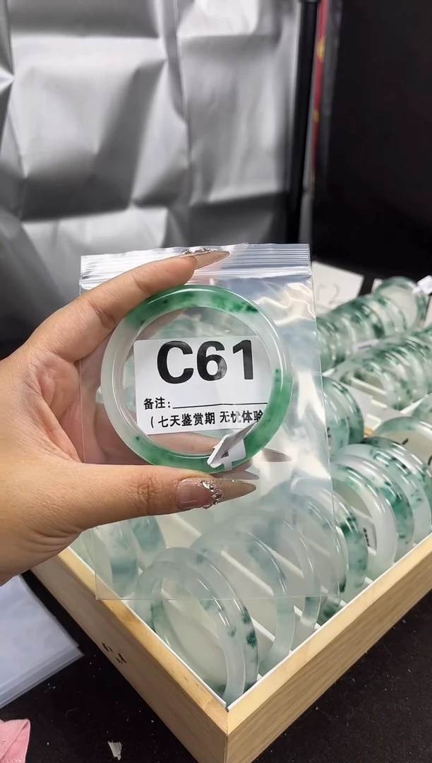 【闪购商品】石英岩玉手镯未镶嵌C61