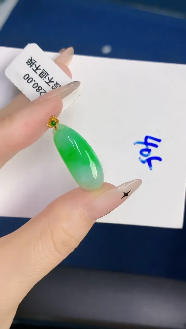 颈饰18K金镶嵌翡翠缅甸天然翡翠A货