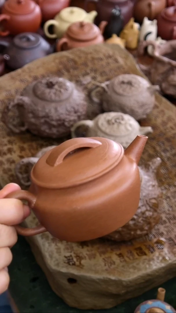 紫砂张月《段泥德忠盖壶》