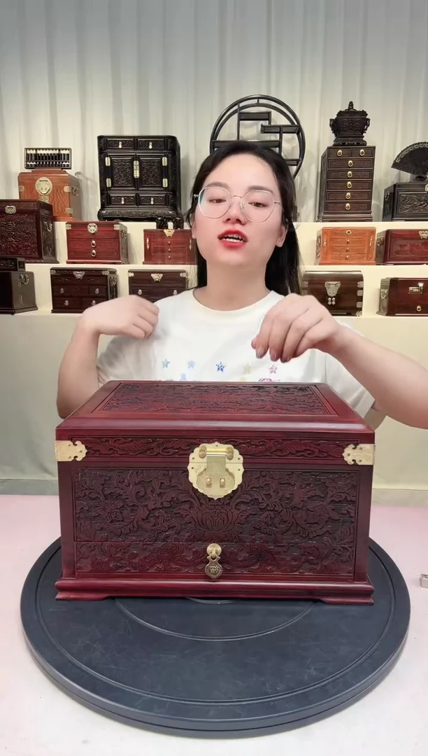 紫檀木类成套家具大号牡丹满雕首饰盒