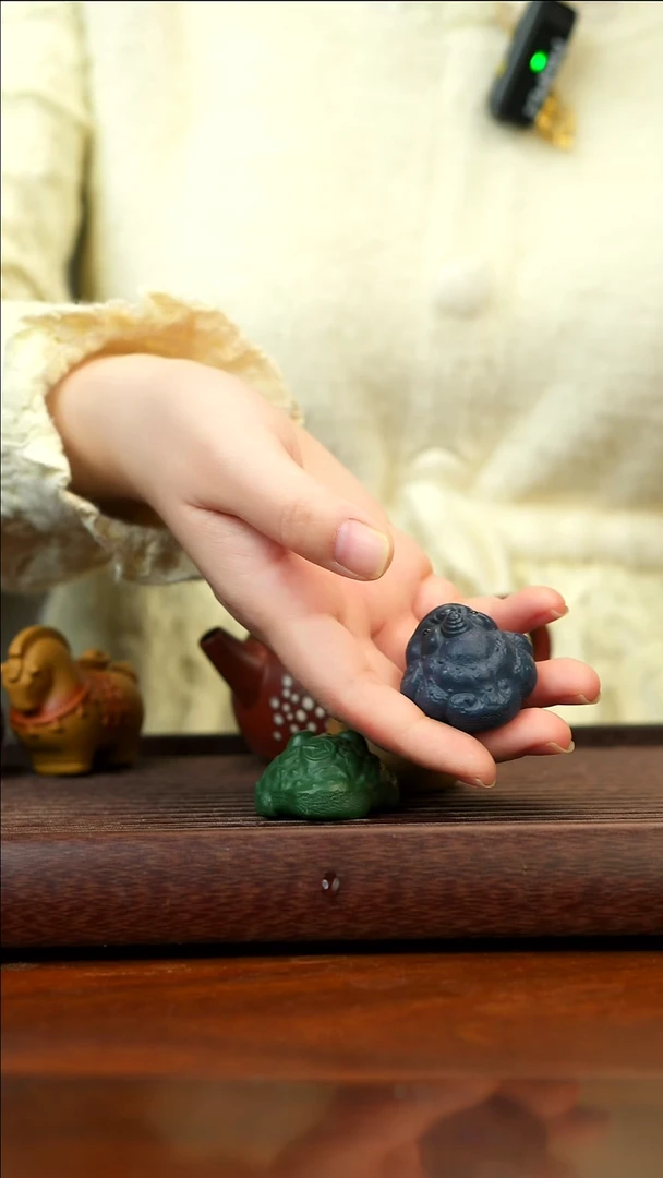 茶壶紫砂宜兴紫砂墨绿泥金蝉
