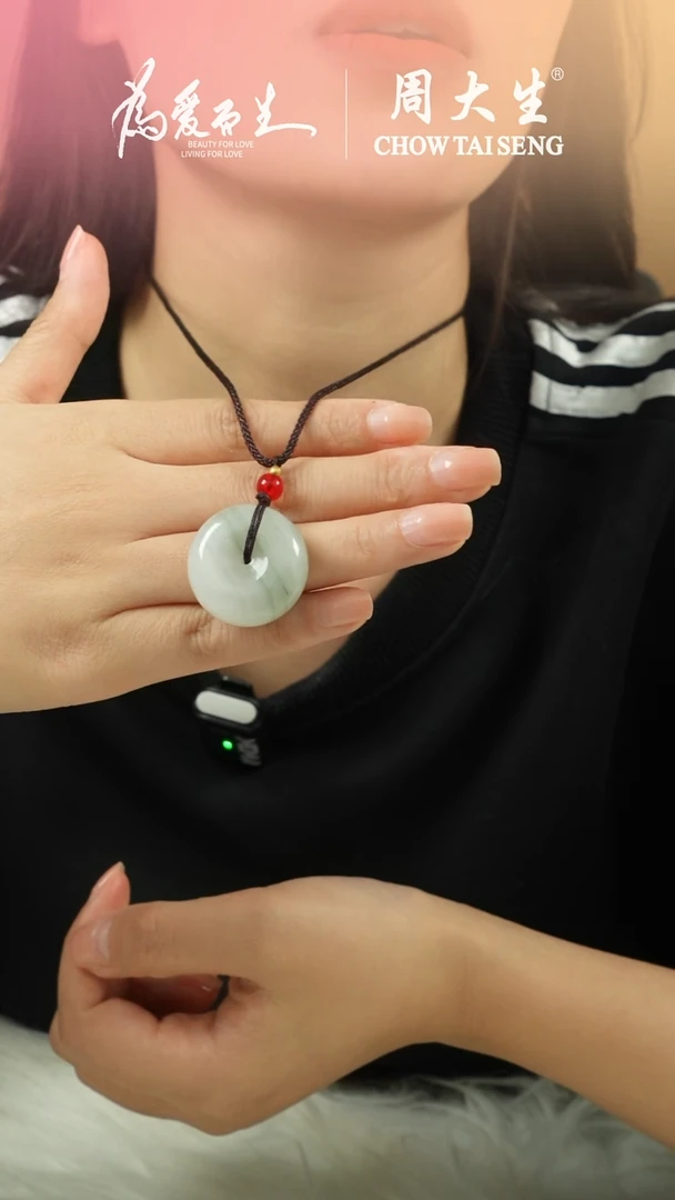 只买单纯的吊坠，没带链子，属的性质。无平安扣带编绳