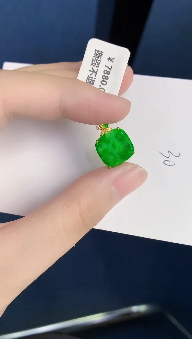 颈饰18K金镶嵌翡翠天然翡翠缅甸A货