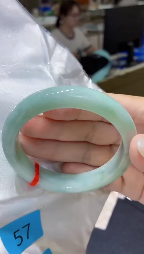 翡翠手镯未镶嵌翡翠手镯