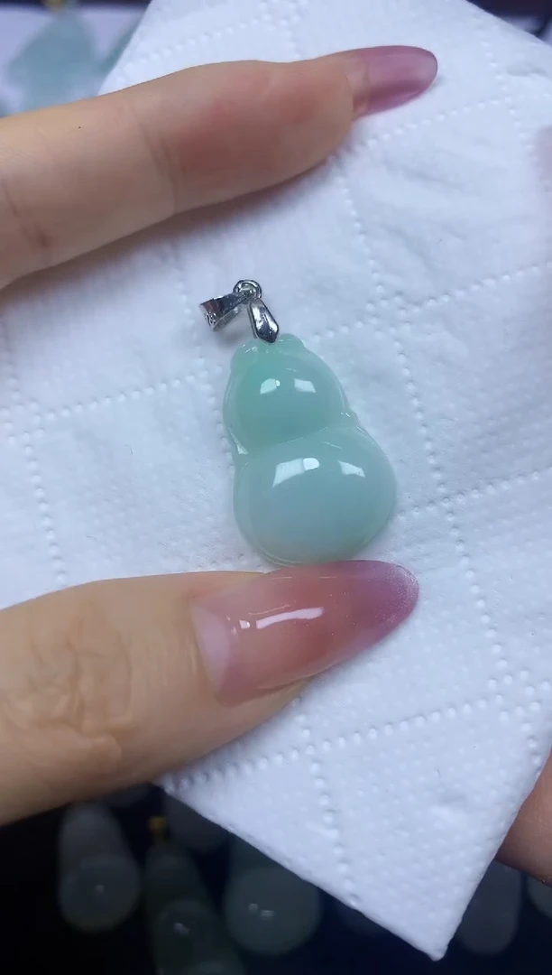 翡翠未镶嵌颈饰挂件