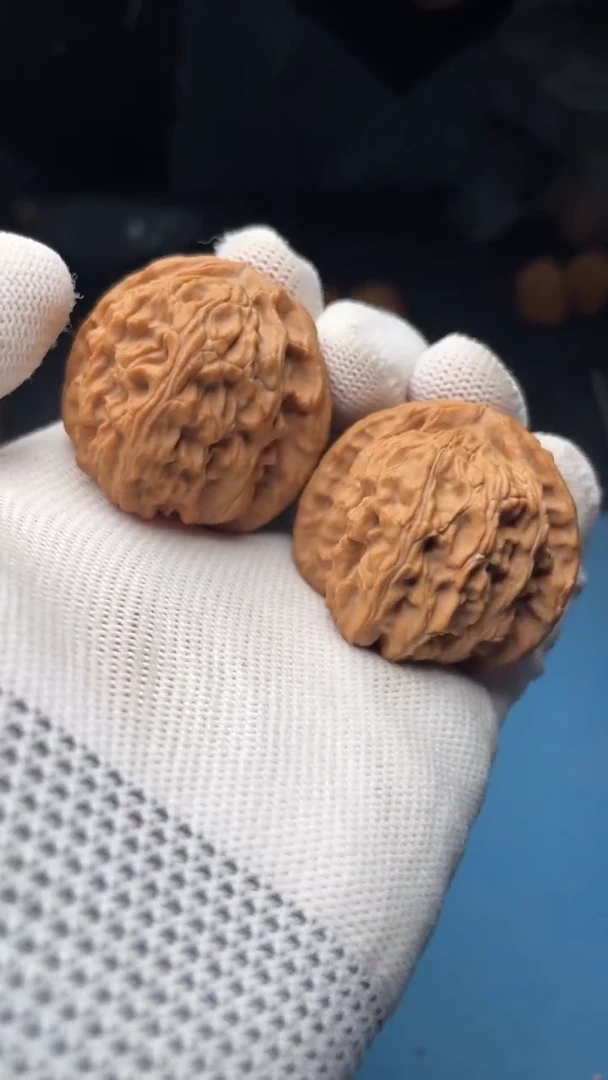 桃核吊坠a58  白狮子 39尺