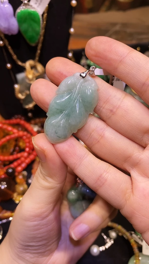 颈饰未镶嵌翡翠叶子