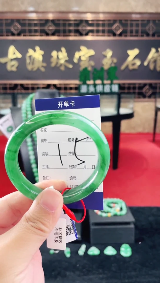 未镶嵌手镯石英质玉（非洲翠）微瑕介意勿拍