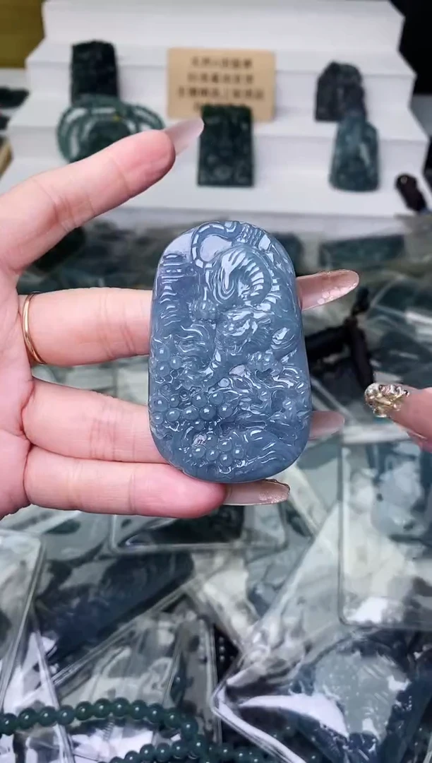 颈饰未镶嵌翡翠