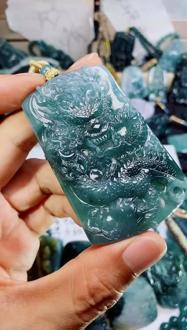 翡翠未镶嵌颈饰
