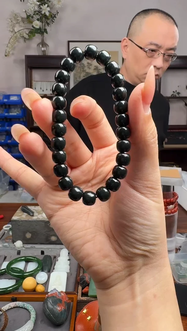 未镶嵌和田玉挂件3936-多样性发其一 8mm 瑕疵