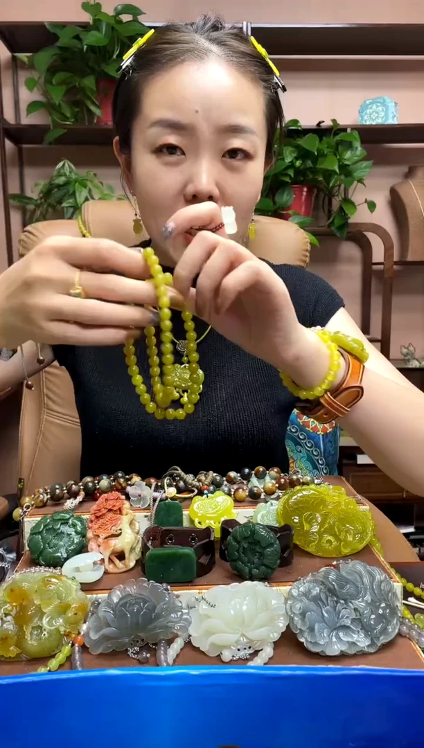 未镶嵌岫玉吊坠多样性发货发其中之一