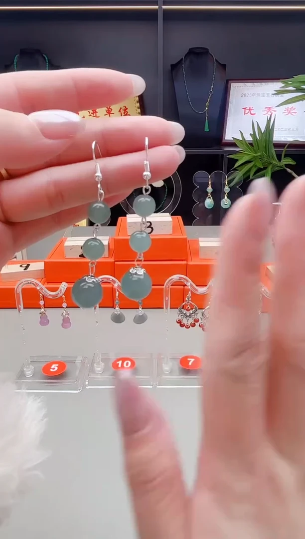 未镶嵌石英质玉（天山翠）耳钉224