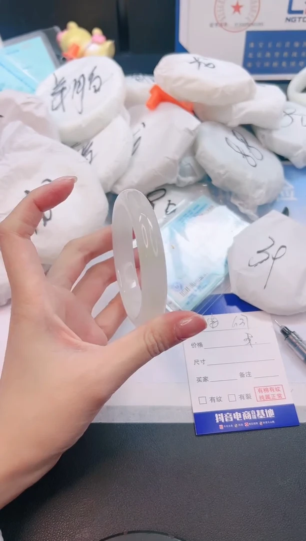 未镶嵌手镯石英质玉27G37-58+