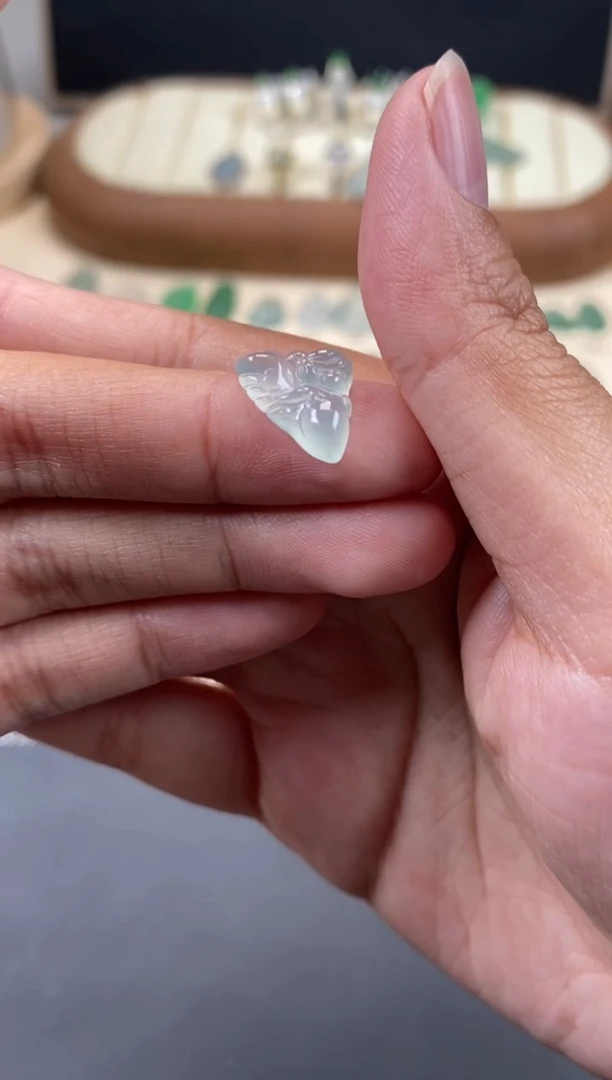 翡翠未镶嵌颈饰翡翠冰种裸石