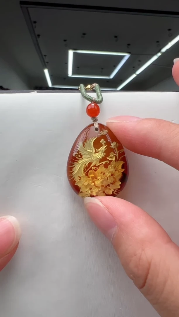 未镶嵌颈饰琥珀凤凰
