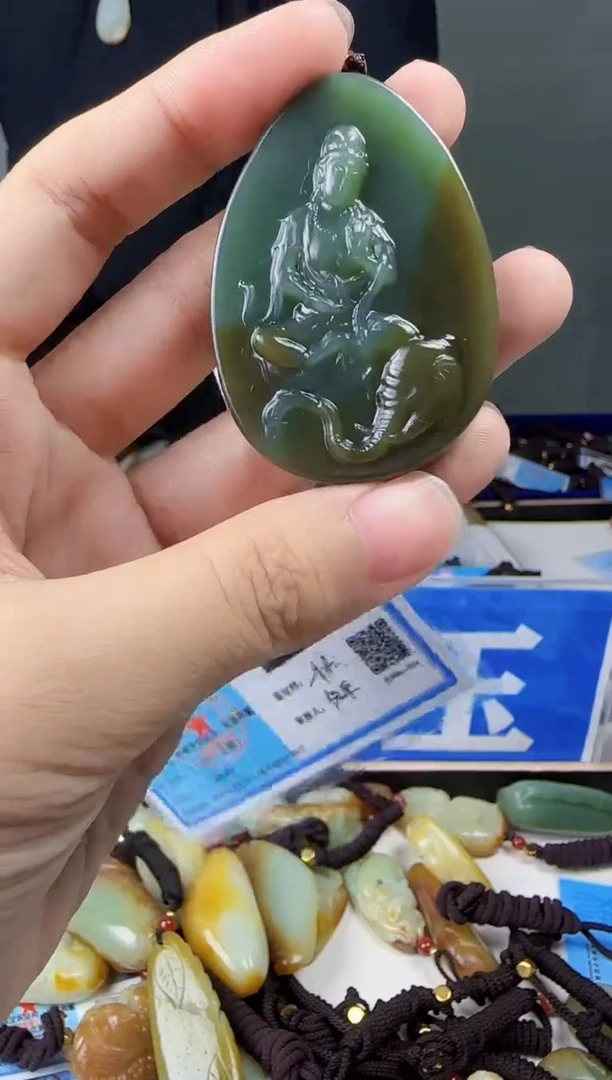 和田玉未镶嵌颈饰1