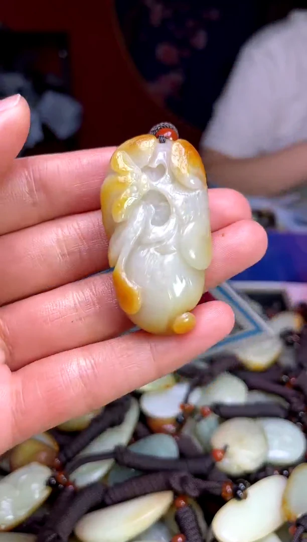 和田玉未镶嵌颈饰1