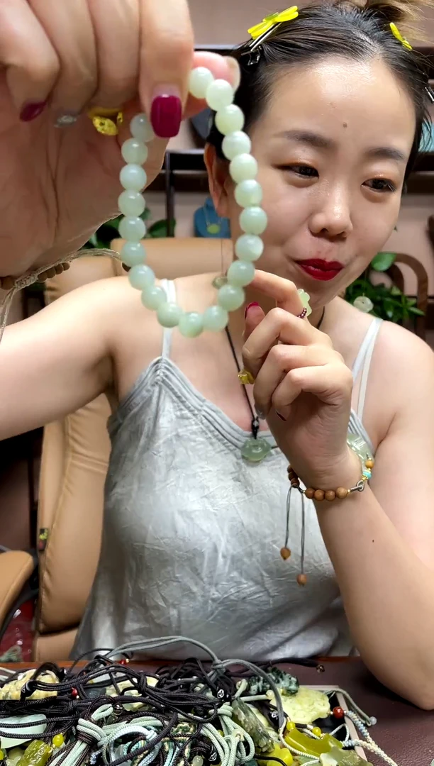 岫玉未镶嵌颈饰小*仔·