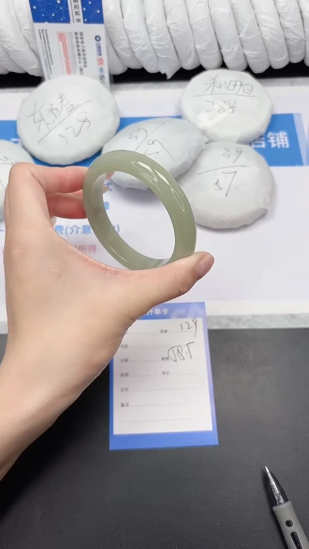 未镶嵌手镯石英质玉129-58.5D