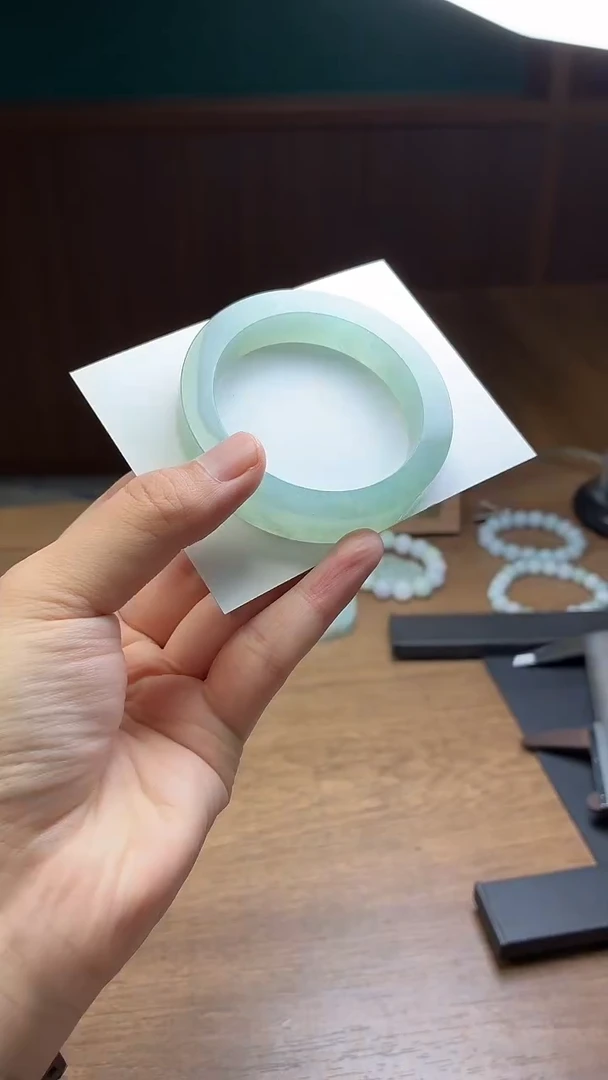 未镶嵌手镯定制翡翠是*定制