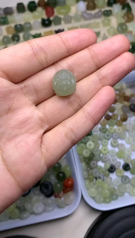 颈饰未镶嵌和田玉兽面守护