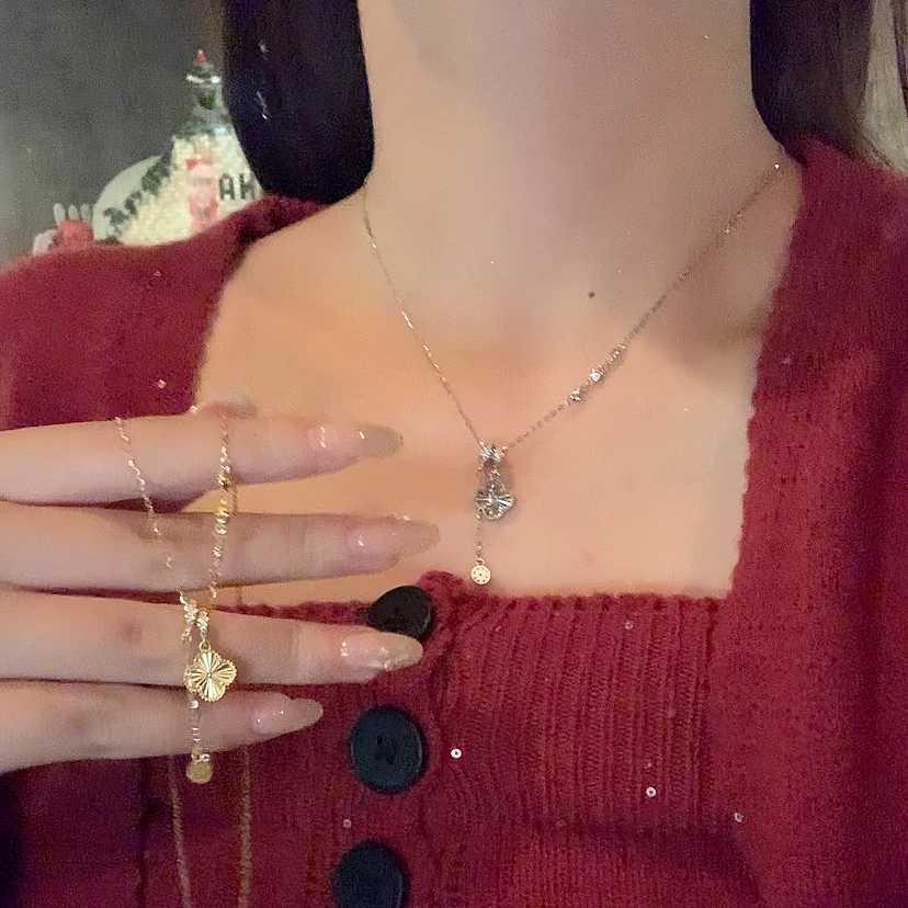 铜合金锆石项链 秋冬轻奢闪锆四叶花项链女新年气质毛衣链配饰