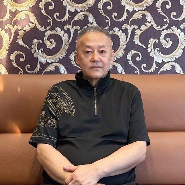 法国艺术院士紫袍艺术家——杨风顺