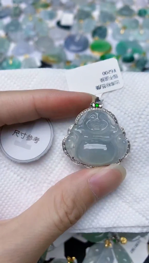 颈饰18K金镶嵌翡翠天然A货翡翠