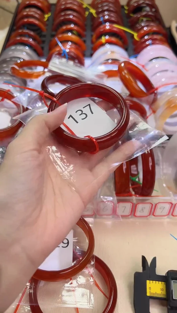 玛瑙/玉髓手镯未镶嵌54圈口*137