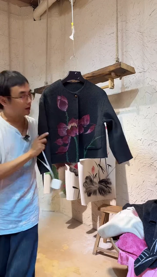 手绘荷花上衣111111111111