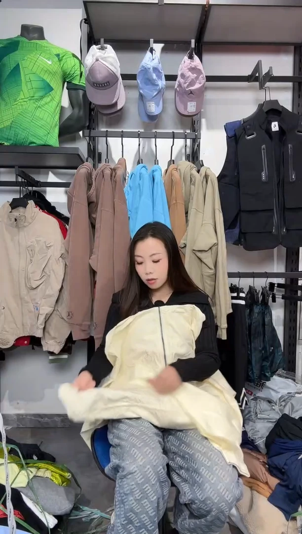 1437 编码 瑕疵款直播间过款为准 尺码   身高  170