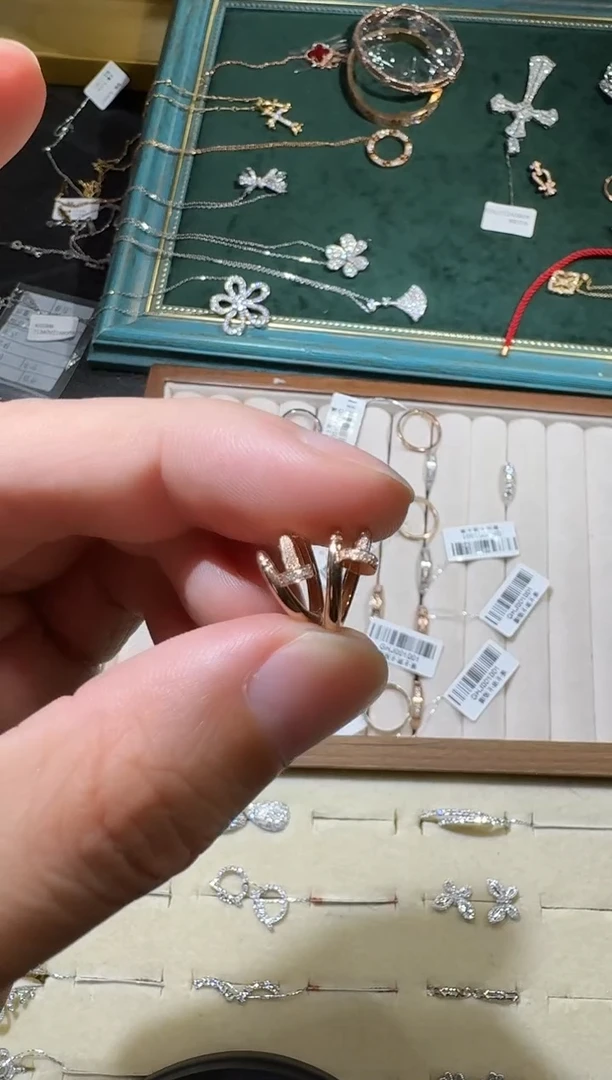 【闪购商品】钻石耳包18K金镶嵌k玫钉子耳包DZ