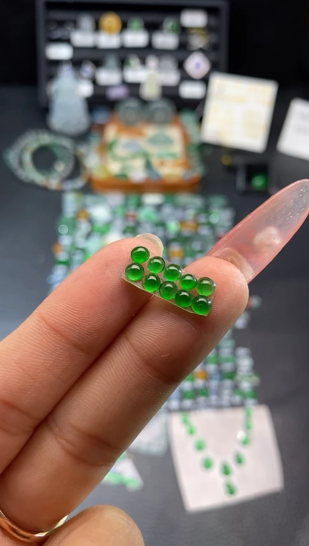 【闪购商品】翡翠挂件未镶嵌蛋面