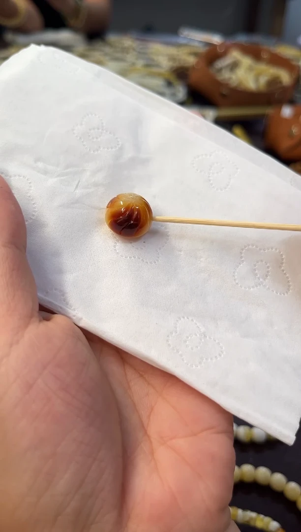 裸石蜜蜡未镶嵌雕刻件