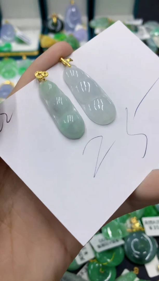 翡翠未镶嵌颈饰1111111多样性发其一