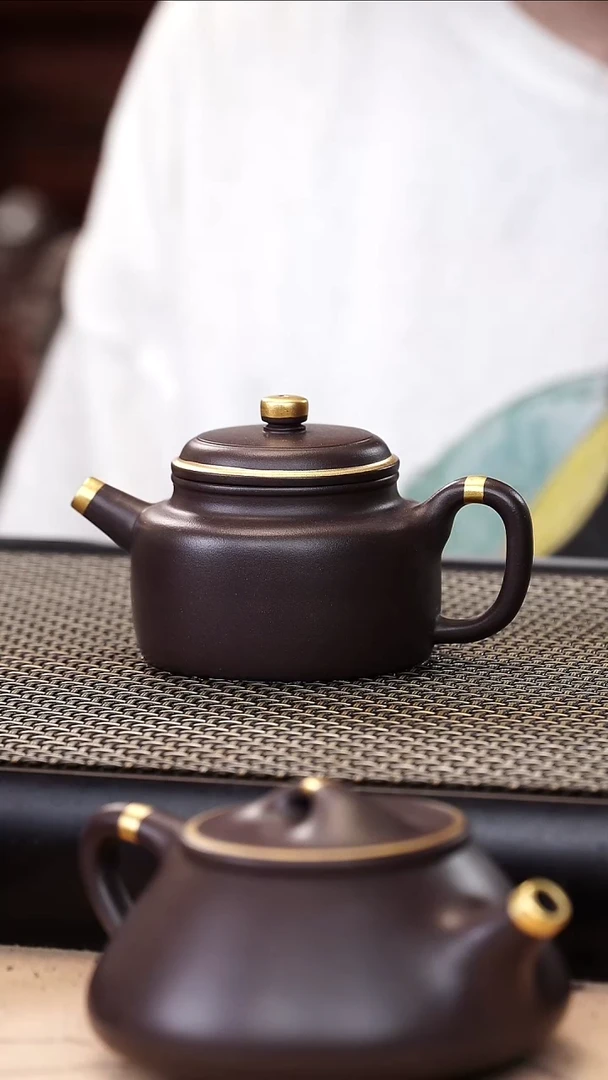 茶壶紫砂四号井茄皮紫泥描金德钟130cc