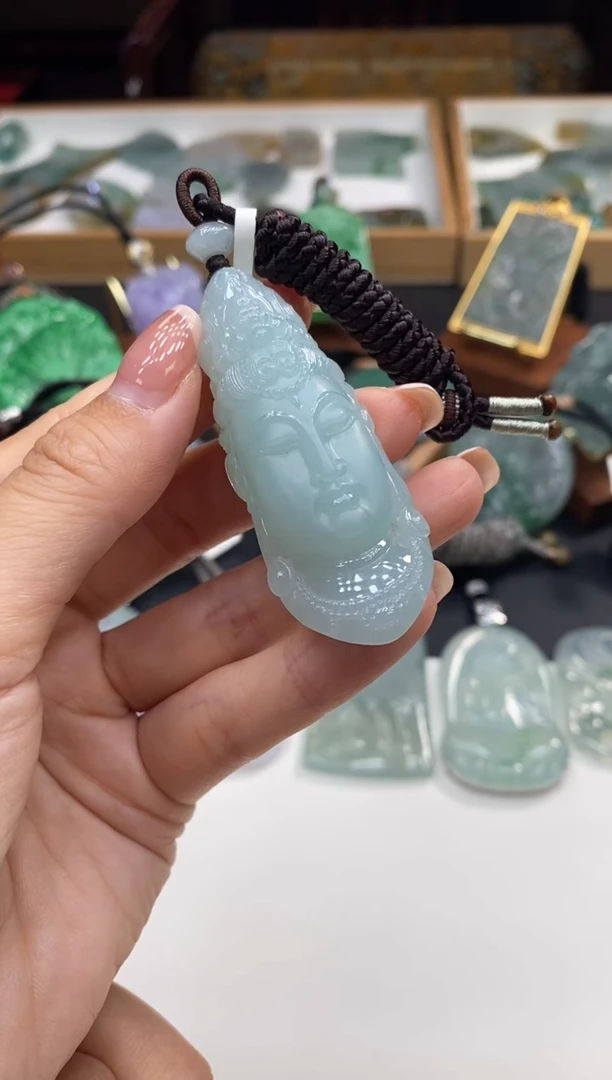 颈饰未镶嵌翡翠观音首