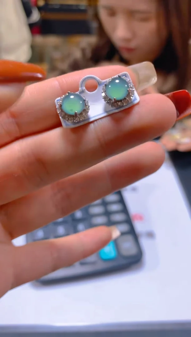 未镶嵌翡翠耳饰多样性发一